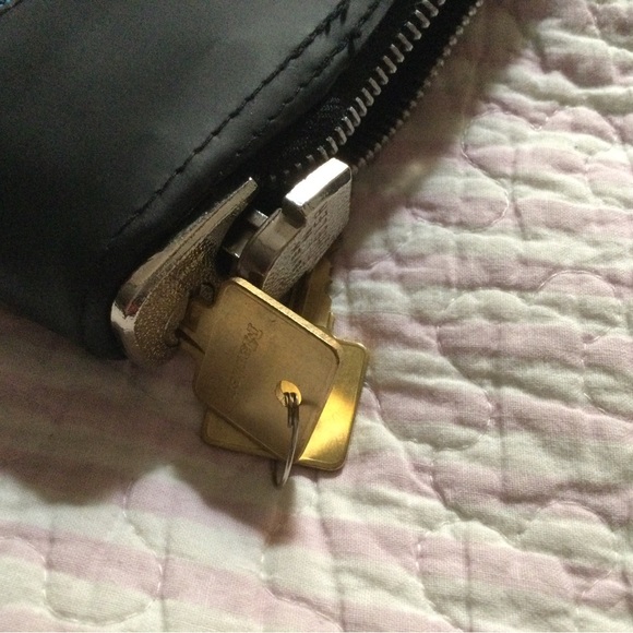 NWOT money bag - Picture 1 of 2